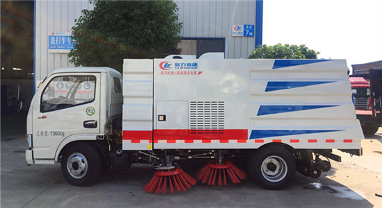 東風(fēng)多利卡掃路車(chē)|6噸掃路車(chē)圖片