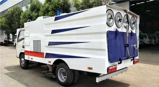 東風小多利卡吸塵車︱5噸吸塵車圖片