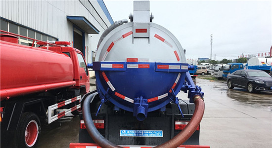 東風小多利卡吸污車︱4噸吸污車圖片