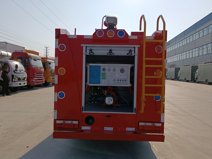 5噸消防灑水車多少錢_消防中隊消防車_1.5-3.5噸水罐消防車現車價格