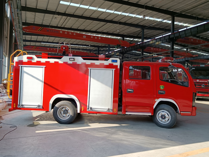 5噸消防灑水車價格_村鎮鄉鎮森林消防車_1.5-3.5噸水罐消防車現車價格