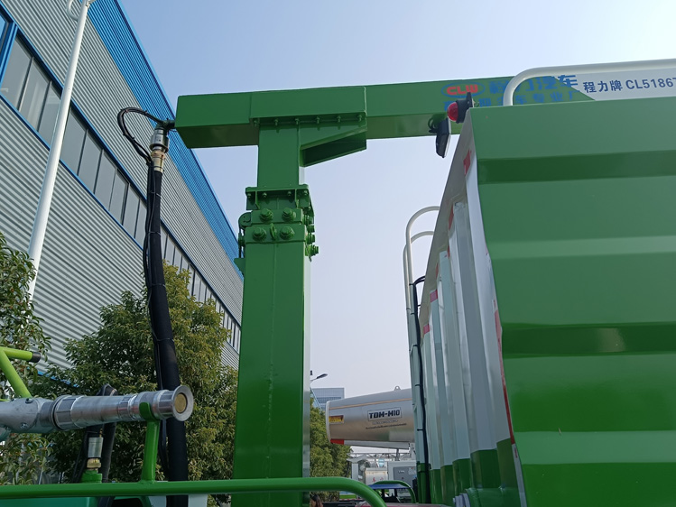 東風D9旋轉伸縮臂鐵路抑塵車-程力12方煤炭運輸降塵_大同煤場抑塵灑水車_運煤抑塵劑固化劑噴灑